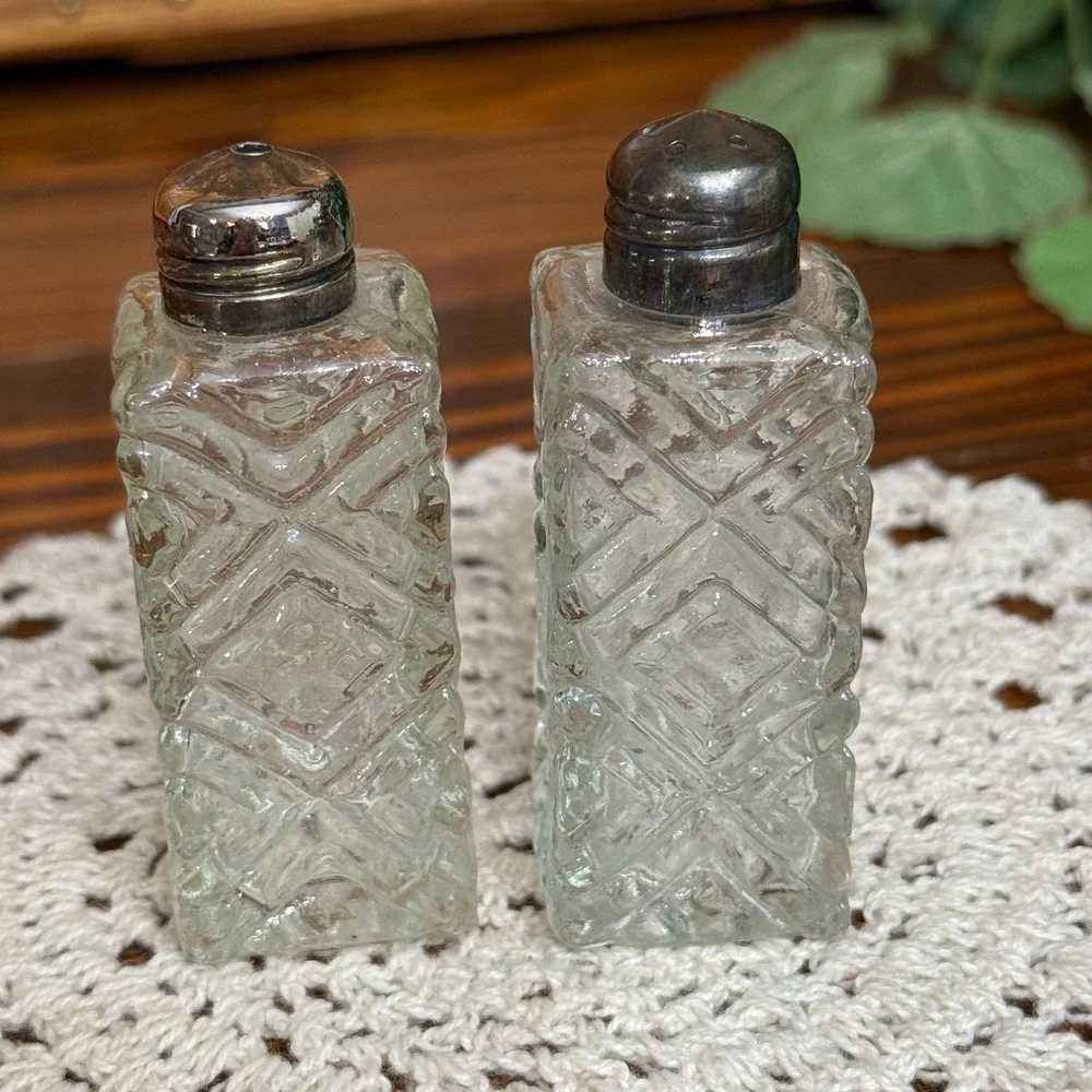 Vintage Quilted Glass Salt Pepper Shakers Clear Good